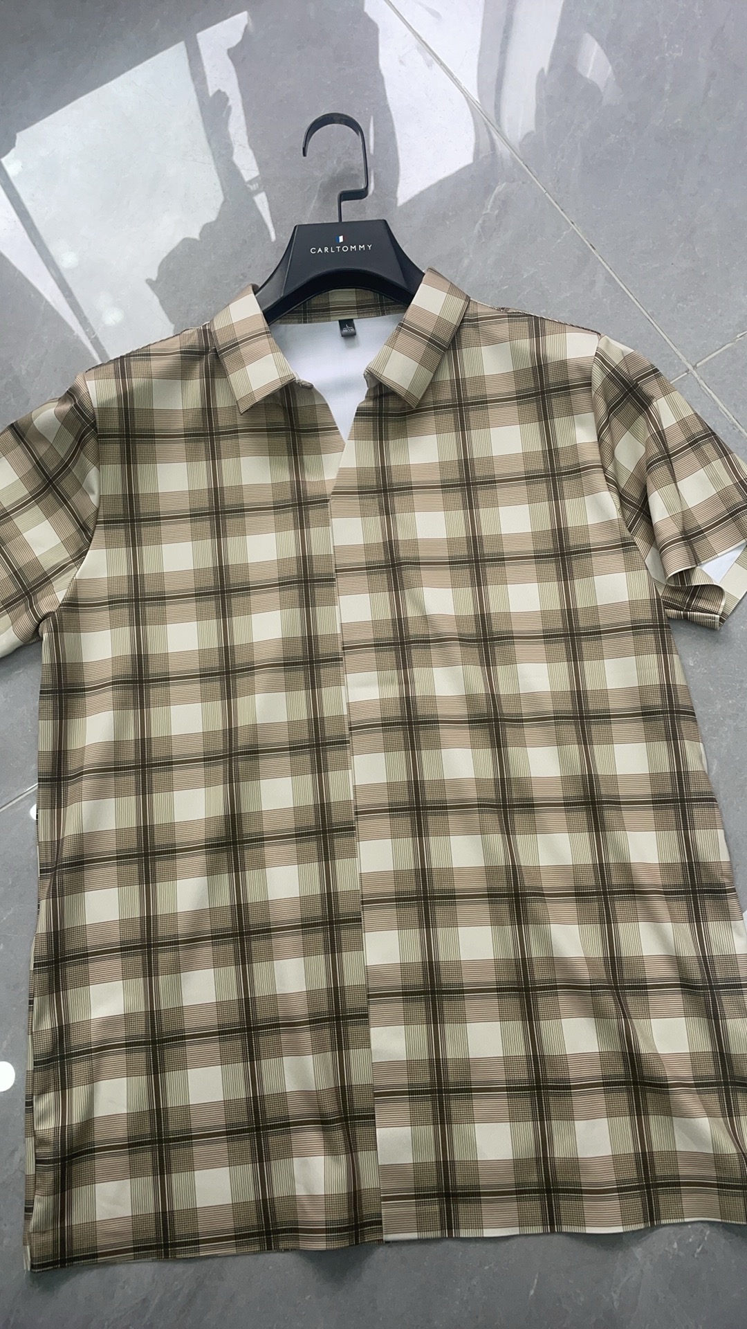 Men's short-sleeve seamless V-neck2004