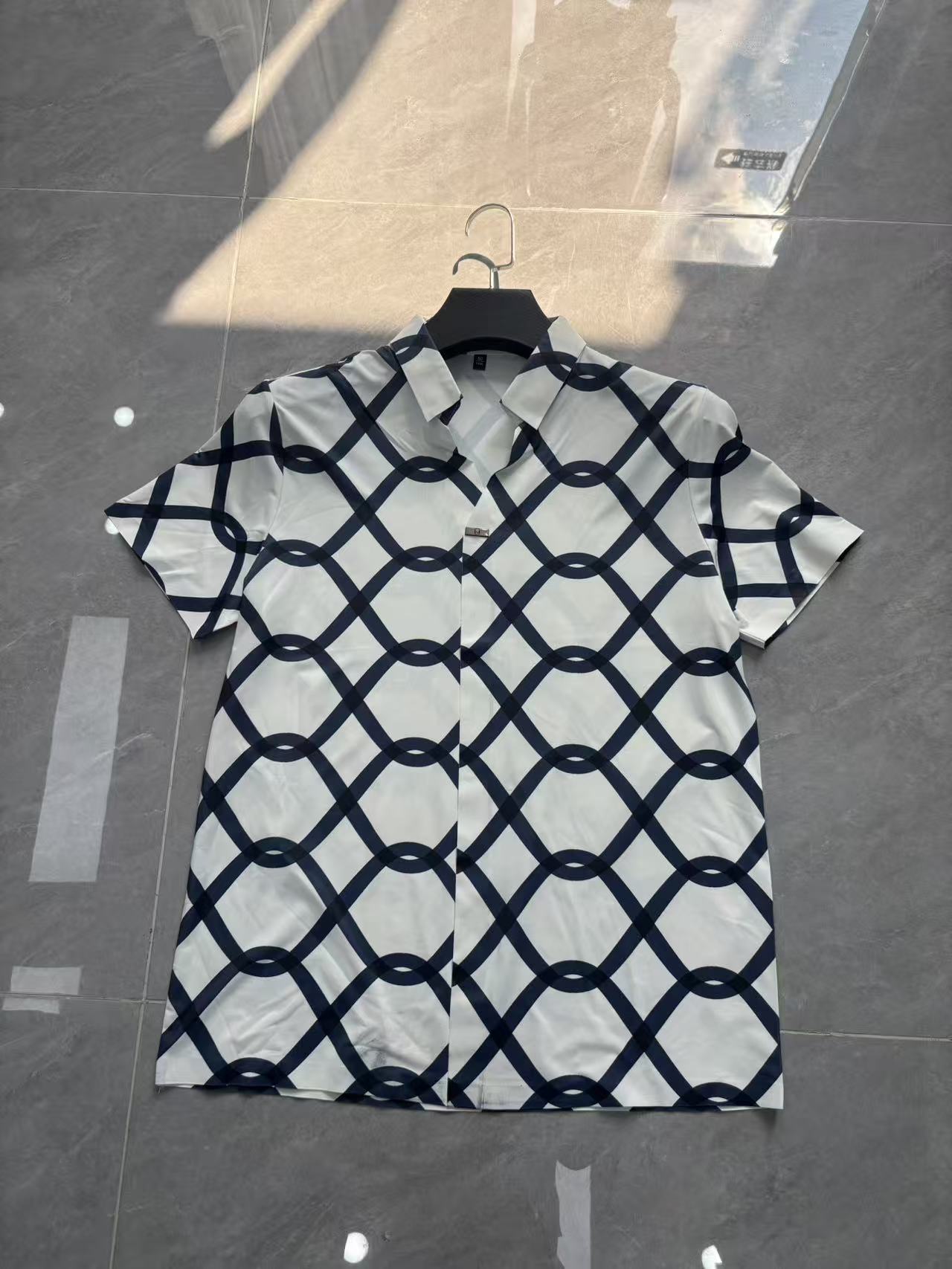 Men's short-sleeve seamless V-neck2010